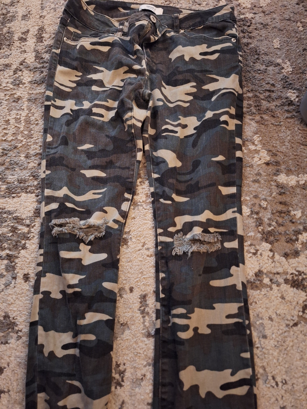 Forever 21 Women’s Camo Distressed Skinny Jeans - Black & Tan - Picture 2 of 3